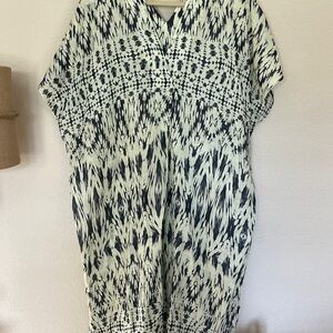 Patterned Black and White Women's Top